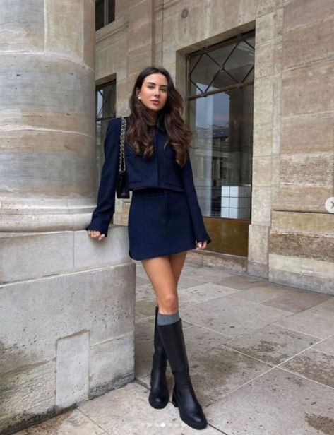 Navy Mini Skirt Outfit, Classy Fall Style, Blue Mini Skirt Outfit, Navy Skirt Outfit, Blue Outfit Winter, Black Knee High Boots Outfit, Cropped Jacket Outfit, Casual Elegant Outfits, Blue Skirt Outfits