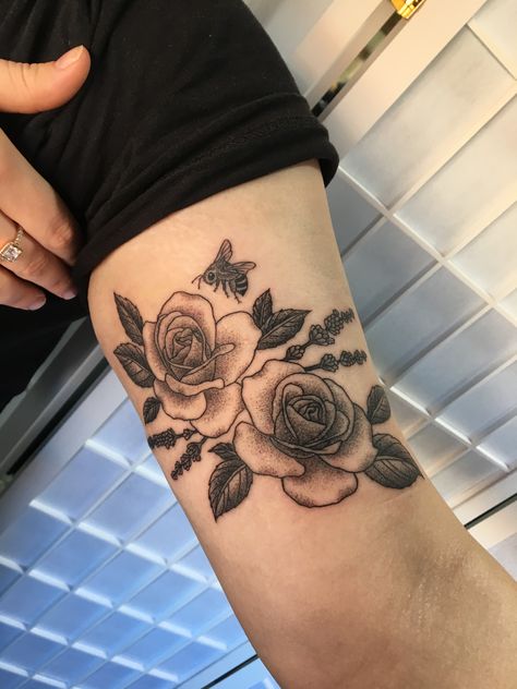 Artist siarnthecatwitch on Instagram. #tattoo #rose #bee #lavender #tattoos Bee On Rose Tattoo, Rose Lavender Tattoo, Rose Bee Tattoo, Bee Rose Tattoo, Rose And Lavender Tattoo, Bee And Rose Tattoo, Flower Tattoo Lavender, Tattoo Lavender, Bee And Flower Tattoo