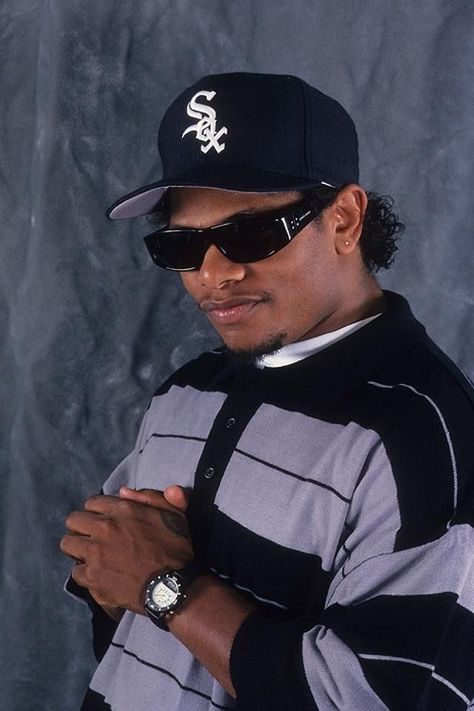 Eazy E Wallpaper, Gangsta Rap Hip Hop, Gangsta Rapper, E Wallpaper, 90s Rappers Aesthetic, 90s Rappers, Looks Hip Hop, Gangster Rap, Estilo Cholo