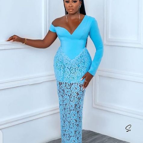 Fitted Lace Dress, Lace Gown Styles, Bodycon Cocktail Dress, Aso Ebi Styles, Asoebi Styles, Lace Styles, Neck Bodycon Dress, Straight Dress, Wedding Stage