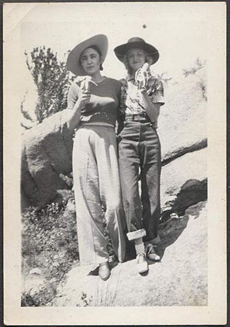 1940s Women, Vintage Western Wear, Vintage Cowgirl, Casual Hat, 1940s Fashion, Mode Inspo, Vintage Western, Belle Epoque, Mode Vintage