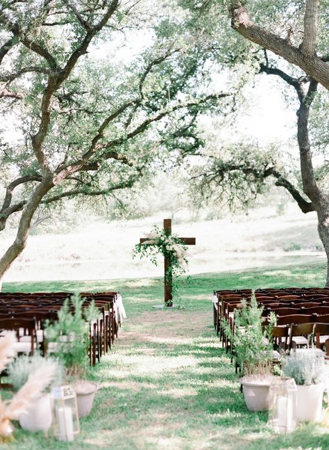 Outdoor Ceremony Altar, Wooden Pews Outdoor Weddings, Outdoor Wedding Cross Altar, Outdoor Christian Wedding Ceremony, Outdoor Wedding Cross Backdrop, Outside Ceremony Ideas, Altar Ideas Wedding Outdoor Ceremony, Simple Wedding Decorations Ceremony, Diy Cross For Wedding Ceremony