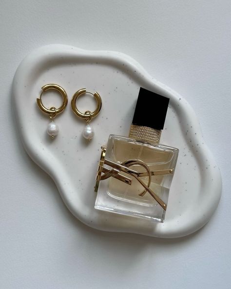 @yslbeauty _____ #ysl #yslbeauty #ysllover #aesthetic #cozy #cozyhome #ａｅｓｔｈｅｔｉｃ #aesthetically #aestheticposts #details #aestheticphotography #minimalmood #softaesthetic #minimalstyle #minimalmood #aestheticstyle #minimalism #neutrals #cream #creamy #neutrals #neutralstones Creative Jewelry Photography, Handwriting Necklace, Aesthetic Cozy, Cream Aesthetic, Fashion Art Photography, Soft Girl Aesthetic, Ysl Beauty, Aesthetic Women, Jewelry Lookbook