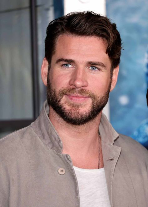 Liam Hemsworth Hair, Young Liam Hemsworth, Extraction 2, Liam Hemsworth Young Pictures, Liam Hemsworth Movies, Liam Hemsworth Paparazzi, Australian Actors, Liam Hemsworth, It Cast