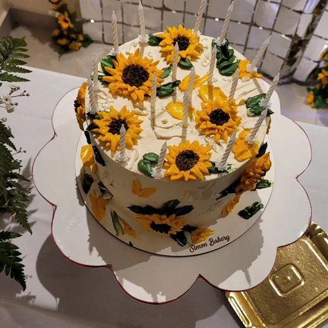 Sunflower Cake Birthday, Sunflower Themed Cake, Sunflower Cake, Pasta Cake, Vintage Birthday Cakes, Birthday Cake Decorating Ideas, Funny Birthday Cakes, Mini Cakes Birthday, Cake Decorating Ideas