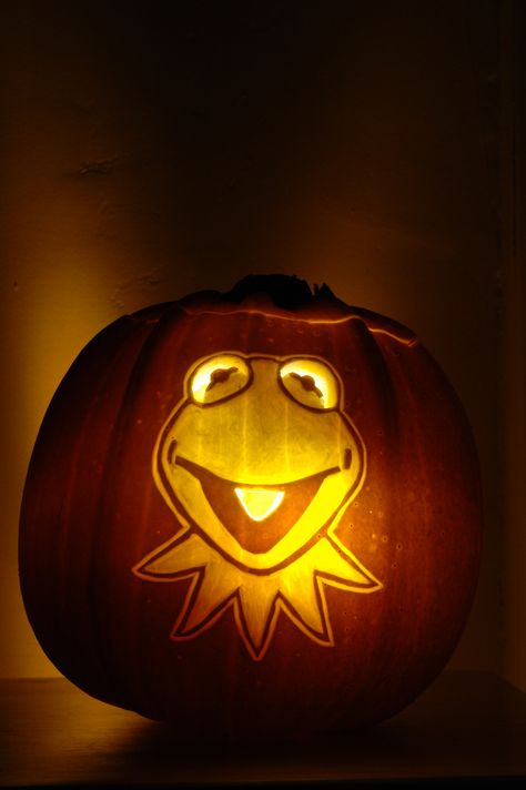 Kermit The Frog Pumpkin, Frog Pumpkin Carving, Frog Pumpkin, Michael Ryan, Unique Pumpkin Carving Ideas, Pumpkin Carving Tips, Holiday Food Crafts, Cute Pumpkin Carving, Easy Pumpkin Carving