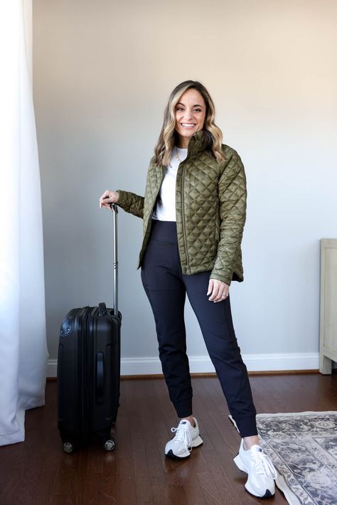 Winter Travel Outfit Ideas - Pumps & Push Ups How To Wear Thigh High Boots, Travel Outfit Ideas, Fashion Travel Outfit, Petite Leggings, Apple Body Shapes, Winter Activewear, Winter Travel Outfit, Winter Outfits Warm, Outfits For Work