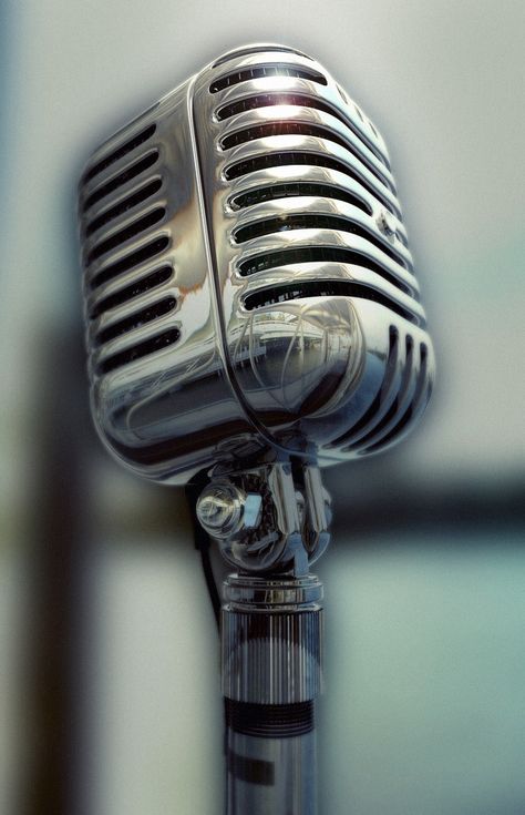 Old Time Microphone Old School Microphone, Golden Age Of Radio, Drama Stage, Luna Guitars, Radio Drama, Eagle Images, Foto Top, Podcast Studio, Rock Photography