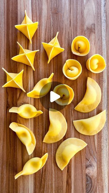 Pastas To Make, Little Hats, Filled Pasta, Pasta Fatta In Casa, Pasta Fresca, Soft Spot, Pasta Shapes, Italian Cooking, Fresh Pasta