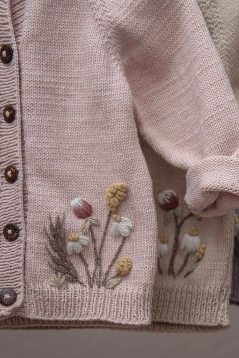 Embroider Ideas, Baby Sweater Patterns, Baby Sweater Knitting Pattern, Knitted Baby Cardigan, Embroidery Sweater, Crochet Winter, Embroidery On Clothes, 자수 디자인, Baby Cardigan