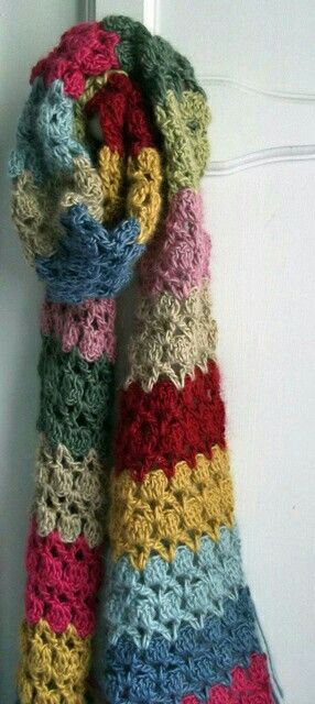 Crocheted Scarfs, Col Crochet, Crocheted Scarf, شال كروشيه, Crochet Cowl, A Hook, Love Crochet, Knit Or Crochet, Crochet Scarves