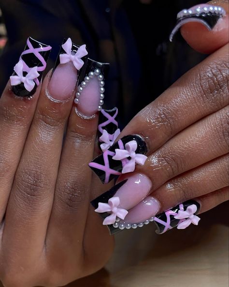 Pretty in pink and black with a twist 🎀✨ I had the best time with this girly she was so fun 🖤 Follow @carmenz.clawz for more • • • • • #nailtech #coquette #coquettenails #edgynails #blacknails #pinknails #blackandpink #girlynails #bows #cutenails #acrylicnails #mediumnails💅 #beginnernails #3dnails #frenchtips #classynaildesign #nailsofinstagram #dailynailsfeed #girlygirl #pearls #pearlnails #carmenzclawz Pink And Black Nails With Charms, Black And Pink Christmas Nails, Pink And Black Christmas Nails, Short Pink And Black Nails, Light Pink And Black Nails, Pink And Black Nails, Classy Nail Designs, Edgy Nails, Pearl Nails