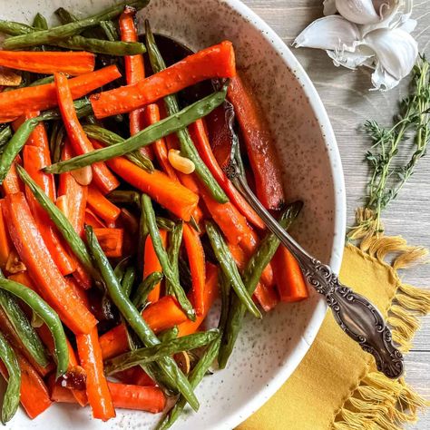 Roasted Green Beans And Carrots, Slumgullion Recipe, Green Beans And Carrots, Carrots Roasted, Carrots And Green Beans, Roasted Vegetables Oven, Roasted Vegetable Recipes, Whole Roasted Chicken, Roasted Green Beans