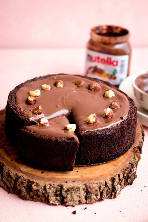 Hazelnut Cake Recipe, Hazelnut Flour, French Yogurt Cake, Hazelnut Recipes, Coconut Hot Chocolate, Chocolate Hazelnut Cake, Rich Cake, Yoghurt Cake, Nutella Cake