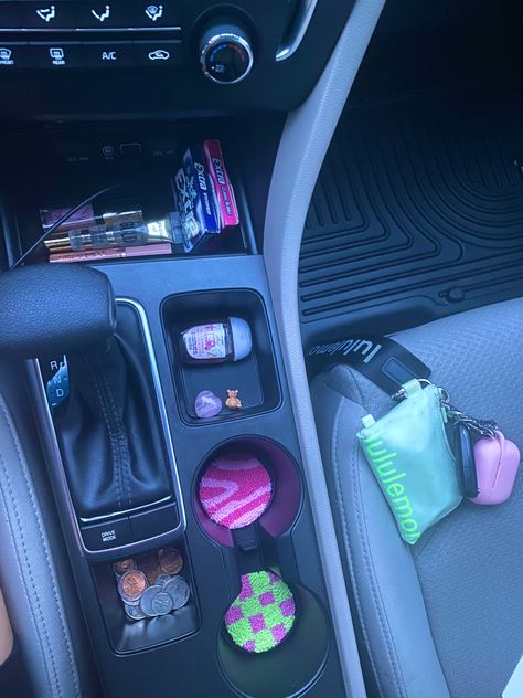 Car Decor Women, Teenage Car Decorations, Athstetic Car Interior, Passenger Princess Decor Ideas, Car Inspo Interior Preppy, Decorating Car Ideas, Asthetic Car Interior, Toyota Corolla Accessories, Clean Girl Car Aesthetic