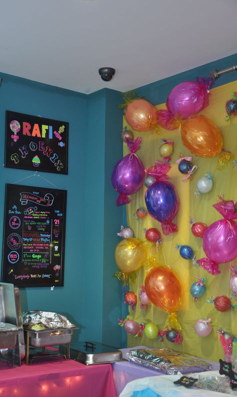 Christmas Candy Land Birthday Party Ideas, Candy Themed Photo Booth, Candyland Theme Snacks, Candyland Wall Decorations, Candyland School Dance, Candyland Halloween Decor, Candyland Prom Theme, Candyland Table Decorations, Candyland Dance Theme