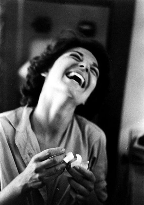 Woman Laughing, The Miracle Worker, Anne Bancroft, Women Laughing, Fotografi Digital, People Laughing, Just Smile, 인물 사진, White Photo