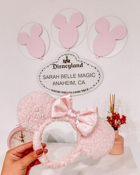 All Sherpa Ears are available with 2 different bow options ! A matching Satin Silky bow or the Sherpa Bow! - Check out the collection at www.sarahbellemagic.com 🎀🐭 - #Classic #minnieears #Vintage #sherpa #fluffybear #mickeyearsforsale #minnieearsforsale #explorepage #explore #disneyland #duffyandfriends #shelliemay #dca - Mickey Ears, Minnie Ears, Sherpa Mouse Ears, Teddy Bear Ears, Vintage, Stylish, Classic, Explore, Explore Page Teddy Bear Ears, Bear Ears, Minnie Ears, Mickey Ears, Mouse Ears, The Collection, Disneyland, Teddy Bear, Satin