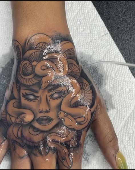 Medusa Tattoo Hand, Medusa Hand Tattoo, Feminine Tattoo Sleeves, Hand Tattoos For Girls, Hand And Finger Tattoos, Magic Tattoo, Tattoo Hand, Tattoos For Black Skin, Medusa Tattoo