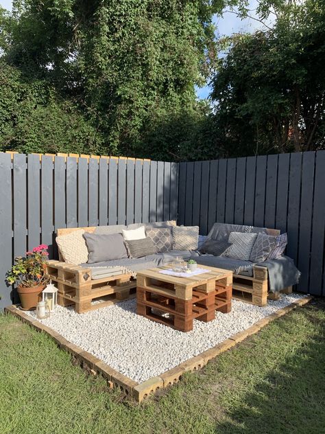 Outdoor Patio Ideas Backyards, Pallet Garden Furniture, Back Garden Design, Backyard Remodel, Pallet Garden, Have Inspiration, Outdoor Gardens Design, Outdoor Decor Backyard, Backyard Garden Design