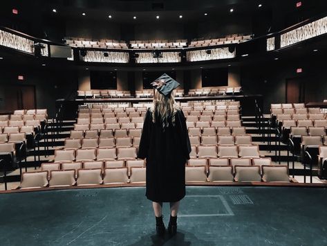 The 10 most important lessons I've learned after graduating with a BFA in ... Theatre Academia Aesthetic, Theatre Academia, Actor Aesthetic, Senior Year Pictures, Theatre Pictures, Grad Photography, Theatre Photography, College Graduation Pictures, Graduation Photography Poses