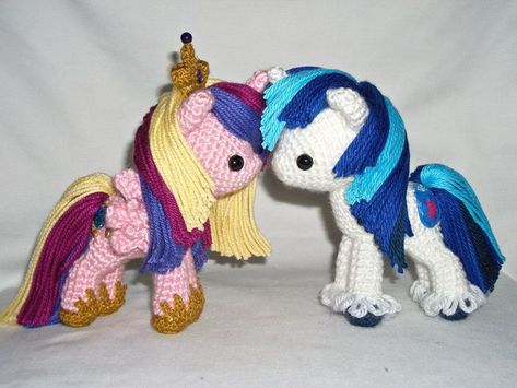 Cadence And Shining Armor, Crochet Pony, Mini Pony, My Little Pony Comic, Kawaii Crochet, Cascade Yarn, Mlp My Little Pony, Craft Patterns, Baby Halloween