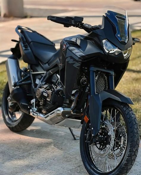 Motorcycles Photography, Trail Motorcycle, Two Door Jeep Wrangler, Honda Africa Twin, Motos Honda, Africa Twin, Motorcycle Garage, Black Everything, Honda (motorcycle)