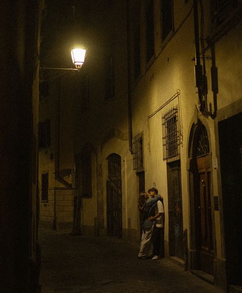 An evening in my favorite city in the world 🌙 do you have a favorite photo!? Can’t wait to be back in Florence soon🥹 Photo Of A Couple, Romantic Evening Aesthetic, Soft Love Aesthetics, Couple Instagram, Couples City, City Love, London Dreams, Secret Lovers, Secret Relationship