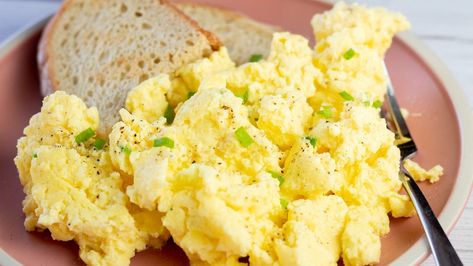 Eggs And Sour Cream, Sour Cream Scrambled Eggs, Sour Cream Eggs, Scrambled Eggs With Sour Cream, Scrambled Eggs With Cream, Scrambled Eggs Without Milk, Healthy Sour Cream, Easy Scrambled Eggs, Cheesy Scrambled Eggs