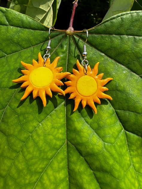 Fluff-N-Chaos Painted Polymer Clay Earrings, Teen Summer Style, Painted Polymer Clay, Dinosaur Earrings, Sun Earrings, Hippie Earrings, Jewelry Design Ideas, Summer Earrings, Polymer Jewelry