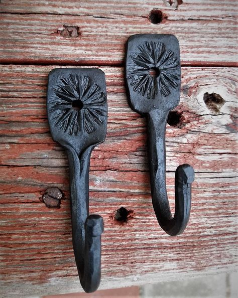 Forged Coat Hooks Towel Holder Key Hanger Bag Holder - Etsy Australia Blacksmithing Tools, Curtain Rod Holders, Blacksmith Projects, Entryway Mudroom, La Forge, Jewelry Rack, Iron Hook, Forging Metal, Key Hanger