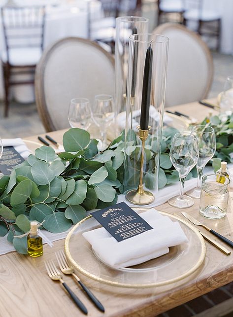 Gold table setting with black accents and greenery centerpiece garland for wedding reception head table- O’Malley Photography | A Napa Wedding Filled with Effortless Glamour and Modern Elegant Details - Belle The Magazine Wedding Reception Head Table, Reception Head Table, Gold Place Setting, Wedding Head Table, Gold Table Setting, White Floral Centerpieces, Head Table Decor, Greenery Centerpiece, Napa Wedding