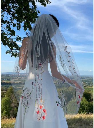 Embroidered Fingertip Veil, Garden Wedding Veil, Veil With Flowers, Fingertip Length Wedding Veil, Veil Floral, Fingertip Wedding Veils, Wedding Veils Short, Ivory Veil, Floral Veil