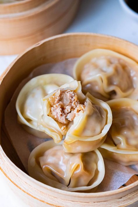 Korean kimchi dumpling in half. Mandu Recipe, Korean Dumplings, Korean Kimchi, Healthy Asian Recipes, Korean Noodles, Dough Press, Steamed Dumplings, Rasa Malaysia, Bean Curd