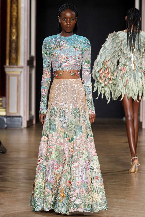 Couture Ready To Wear, Corset Fashion Outfits, Rahul Mishra, 2023 Couture, Paris Haute Couture, Tulle Top, India Dress, Indian Crafts, Pakistani Bridal Dresses