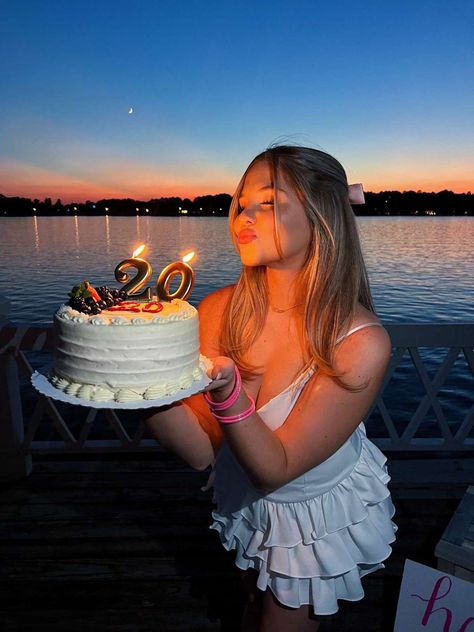 Birthday poses Birthday Cake Beach Photoshoot, Beach Bday Photoshoot, Beach Birthday Pictures, Sweet16 Photoshoot, Birthday Beach Pictures, Beach Birthday Photoshoot, Lake Birthday, Birthday Poses, Friend Ideas