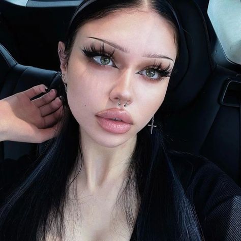 Straight Eyebrows Goth, Chicana Makeup, No Eyebrows, Goth E-girl Makeup, She Go, 90s Makeup Look, Dark Makeup Looks, Angel Makeup, Ethereal Makeup