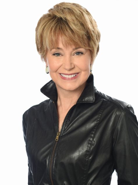 Jane Pauley (Photo: Business Wire) Jane Pauley, Long Gray Hair, Hair 2018, Lost Hair, Hair Styles 2017, New Haircuts, Popular Hairstyles, Celebrity Hairstyles, Sunday Morning