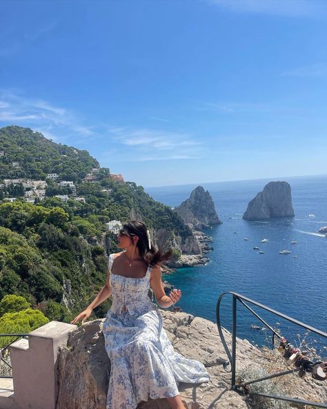 Now I know why it’s called Capri Blue 🌊 | Instagram Capri Inspo Pics, Blue Instagram, Insta Photos, Capri Italy, Travel Pics, Summer Inspo, Italian Summer, Capri Blue, Insta Inspo