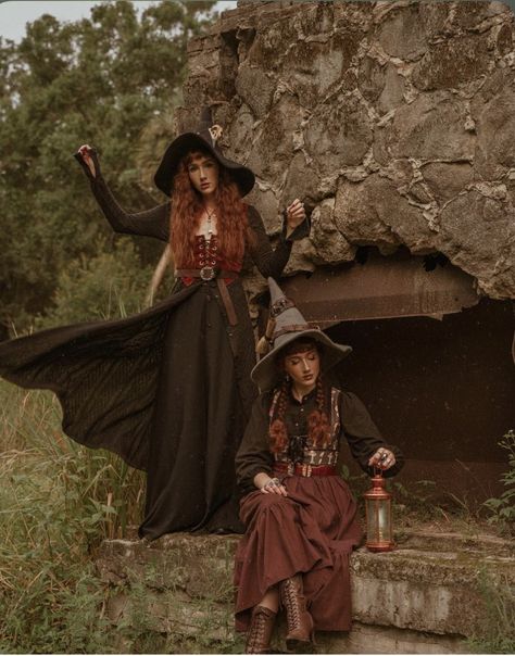 Cottagecore Witch Outfit, Samhain Ritual, Cottagecore Witch, Witchy Outfits, Witch Painting, Creepy Vintage, Diesel Punk, Witch Fashion, Witch Outfit