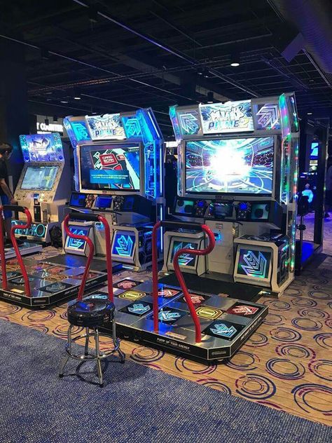 2000 Video Games, Pizza Arcade, Indoor Arcade, Basement Games, Ar Game, Dance Dance Revolution, Arcade Room, Game Room Basement, Dream Mansion