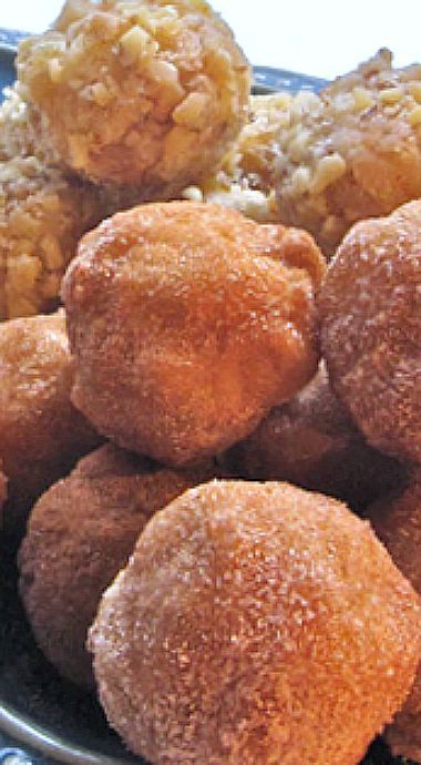 Apple Pie Cake Balls with your choice of 3 toppings: a confectionery glaze, chopped walnuts and cinnamon/sugar.❊ Apple Pie Balls, Apple Pie Truffles, Confectioners Sugar Glaze, Cake Balls Recipe, Truffle Balls, Cook From Scratch, Apple Cake Pops, Unfrosted Cake, Apple Pie Cake