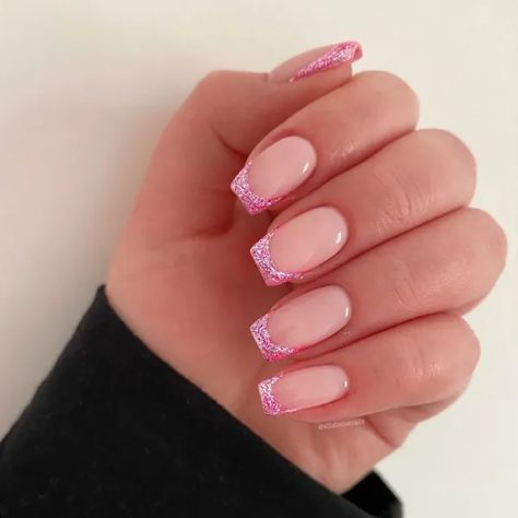 Sparkly French Tip Nails, Pink Sparkly Nails, Sparkly Nail Designs, Christmas Nails Glitter, Nails Rhinestones, Glitter French Nails, Pink Tip Nails, Pink French Nails, Glitter Tip Nails