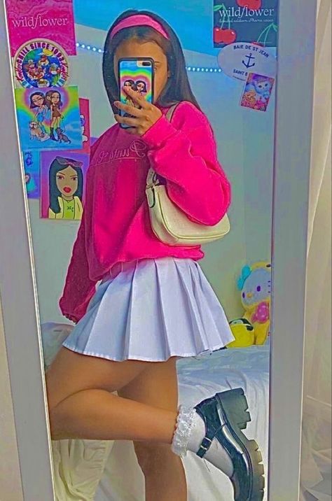 Stile Ragazza Skater, Indie Girl Outfits, Indie Kid Outfits, Mode Indie, Indie Fits, Look 80s, Photographie Indie, Tennis Skirt Outfit, Taking A Selfie