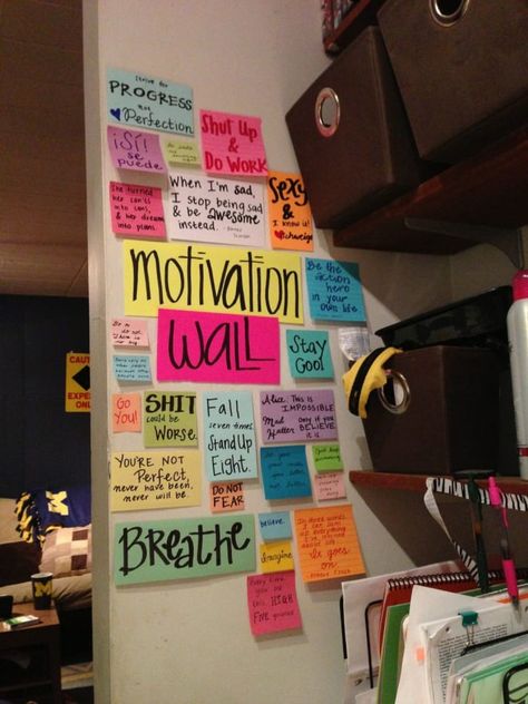 Diy College Apartment Decor, Elegant Dorm Room, College Apartment Diy, Sticky Notes Quotes, Motivational Notes, Dorm Diy, Dorm Room Diy, College Apartment Decor, Study Room Decor