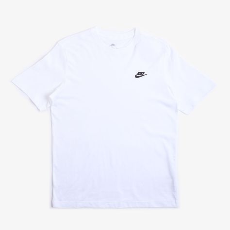 The Nike Sportswear Club T-Shirt in White/Black sets you up for the day with super soft fabric and a clean logo design. Built with a soft 100% cotton jersey, the Club tee has a super soft feel right out of the bag, paired with a standard fit for relaxed comfort. Keeping the look minimal with a classic Nike Futura logo embroidered on the chest. Product code: AR4997-101 White Nike T Shirt, Clean Logo Design, Nike Clothes Mens, Nike Clothes, Clean Logo, Nike Retro, Nike Swoosh Logo, White Tee Shirts, Club T Shirt