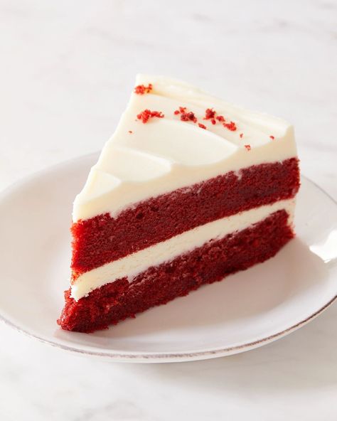 Slice Cake Aesthetic, Red Velvet Cake Drawing, Cake Drawing Tutorial, Red Velvet Cake Single Layer, Cake Aesthetic Design, Red Velvet Cake Aesthetic, Cake Pictures Aesthetic, Red Velvet Cream Cheese Frosting, Red Velvet Cake Slice