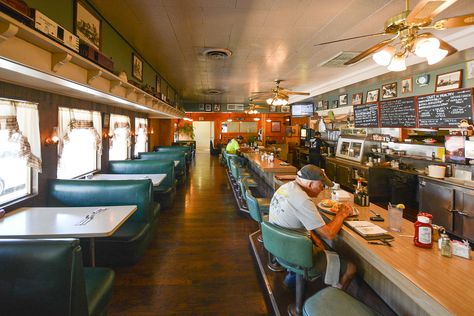 LA's Oldest Restaurant Keeps a 130-Year Diner Tradition Alive - Eater LAclockmenumore-arrownoyes : Saugus Cafe serves a side of history with every meal American Cafe, Coin Café, Opening A Coffee Shop, Classic Restaurant, Diner Restaurant, Cafe Concept, American Breakfast, Los Angeles Restaurants, American Diner