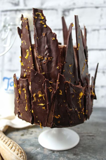 chocolate orange shard cake Twigg Studios, Baking Room, Chocolate Orange Cake, Diy Cakes, Kebab Sticks, Rodjendanske Torte, Incredible Cakes, Orange Chocolate Cake, Food Tech