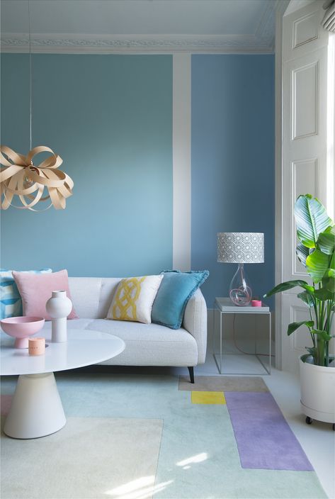 When you can't decide on one colour for your living room - pick two! We’ve teamed up with Albany, who have over 100 years of expertise, to create a stunning range of 70 beautiful classic and contemporary shades. Albany paint is already a firm favourite among professional and amateur decorators for providing a high-quality finish. We’ve sprinkled a little extra Ideal Home magic over it to create a range that we hope you’ll love as much as we do. Tan Living Room, Room Wall Painting, Good Color Combinations, Wall Paint Designs, Room Paint Colors, Blue Living Room, Paint Colors For Living Room, Design Del Prodotto, Beautiful Living Rooms